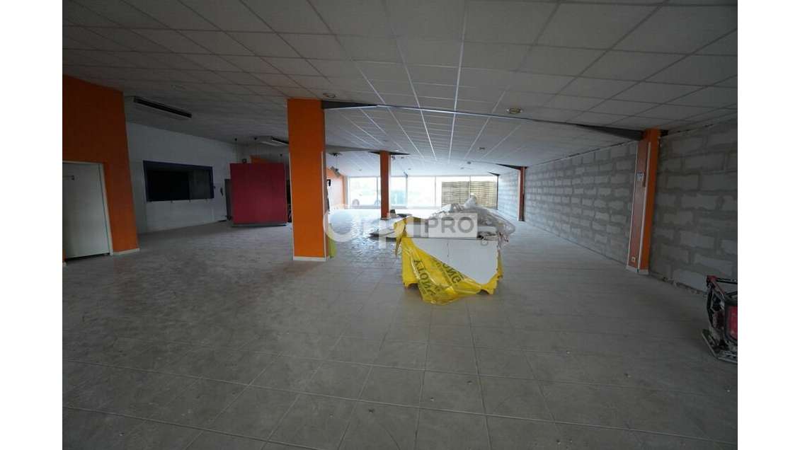 AV local commercial 400m² belle visibilité Talant