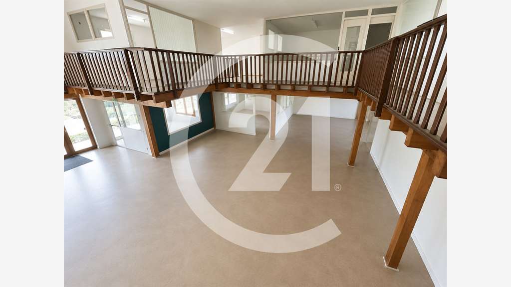 Locaux 740m² sur axe passant, entrée de Valence 
