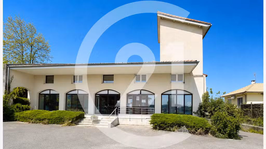 Locaux 740m² sur axe passant, entrée de Valence 