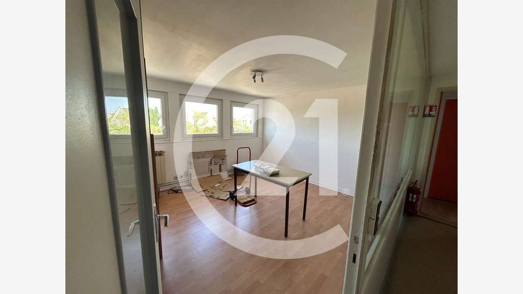 Locaux 740m² sur axe passant, entrée de Valence 