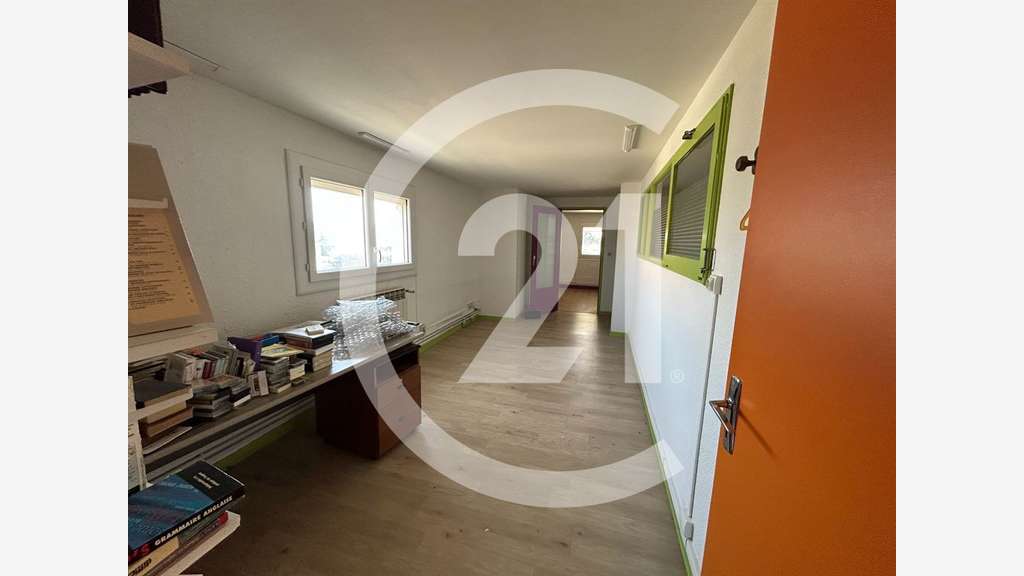 Locaux 740m² sur axe passant, entrée de Valence 