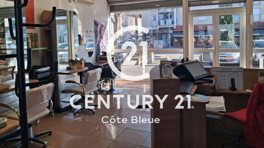 Vente murs local commercial 66m² à Vitrolles