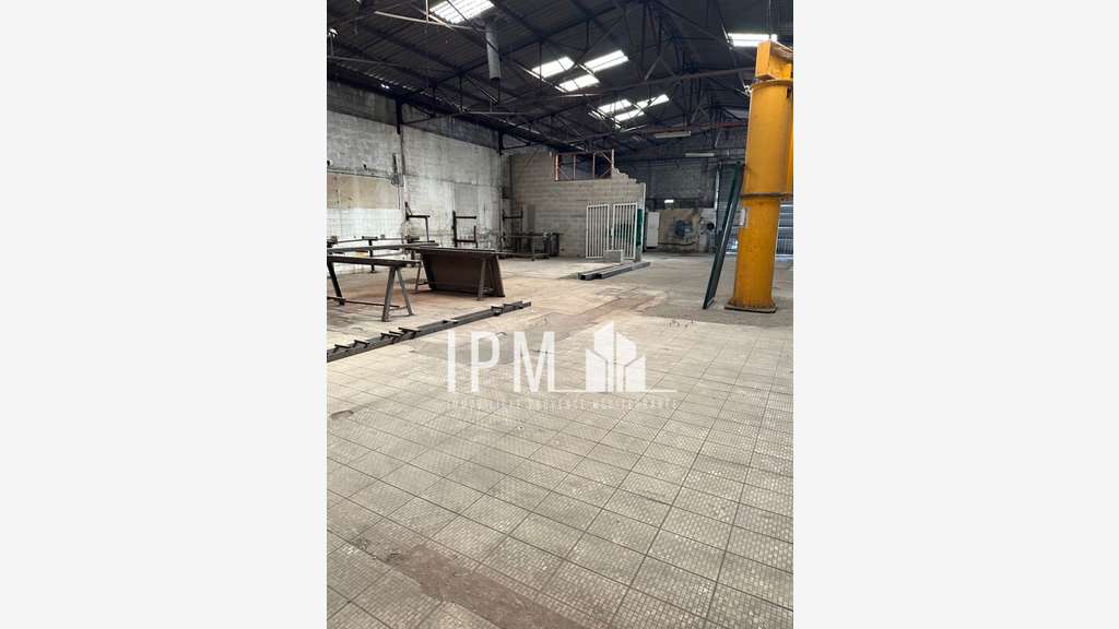 A vendre local d'activités 460m²  Marseille 13014