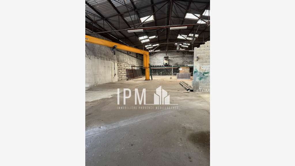 A vendre local d'activités 460m²  Marseille 13014