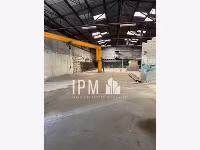 A vendre local d'activités 460m²  Marseille 13014