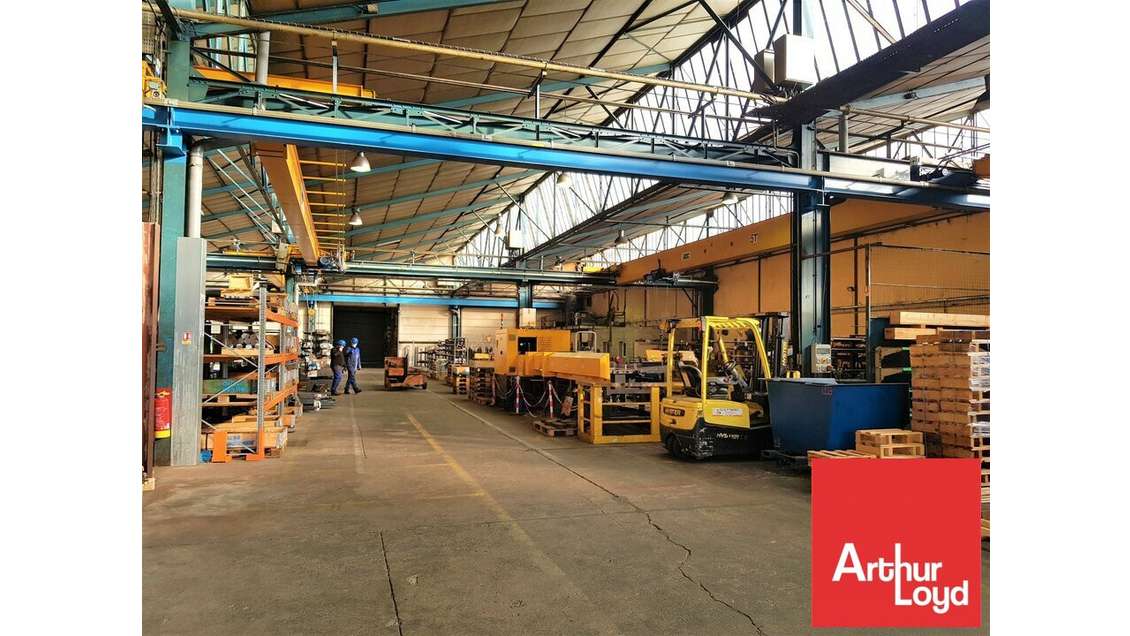 AV bâtiment d'activités 2836m² à Chasseneuil- 