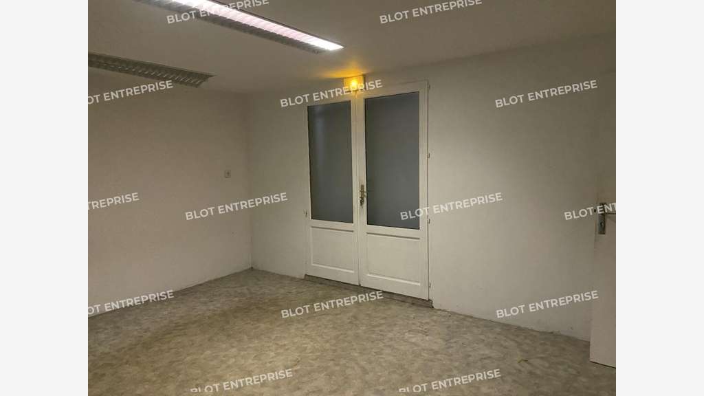 A vendre local professionnel de 62m² à St Servan