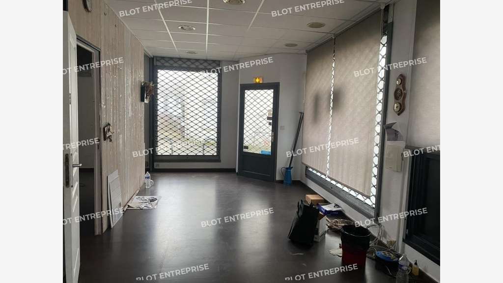 A vendre local professionnel de 62m² à St Servan