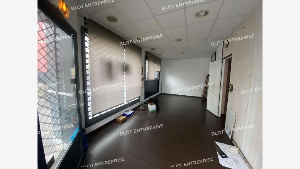 A vendre local professionnel de 62m² à St Servan