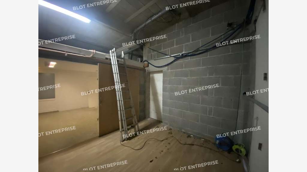 A vendre local professionnel de 62m² à St Servan