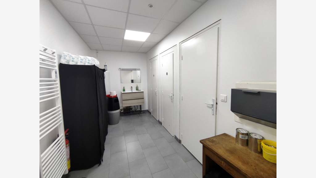 Vend local professionnel de 887m² Romans-sur-Isère