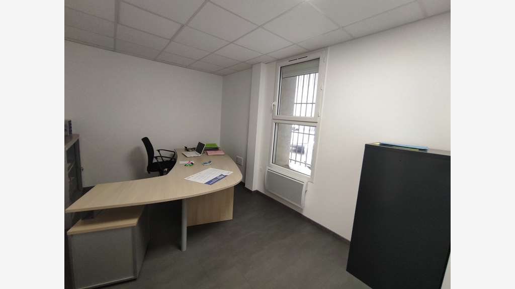 Vend local professionnel de 887m² Romans-sur-Isère