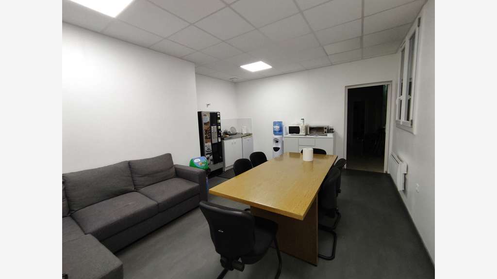Vend local professionnel de 887m² Romans-sur-Isère