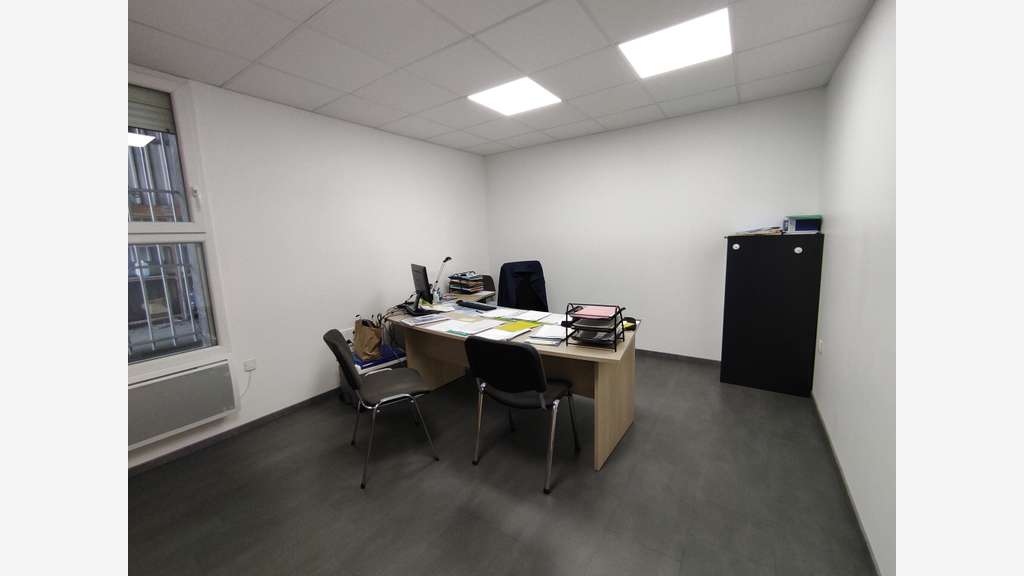 Vend local professionnel de 887m² Romans-sur-Isère
