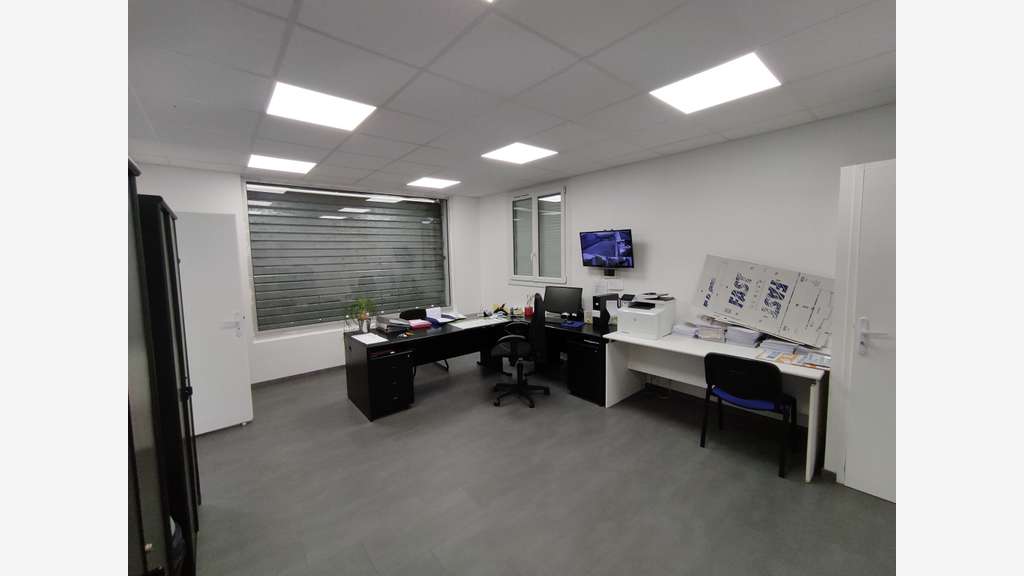 Vend local professionnel de 887m² Romans-sur-Isère