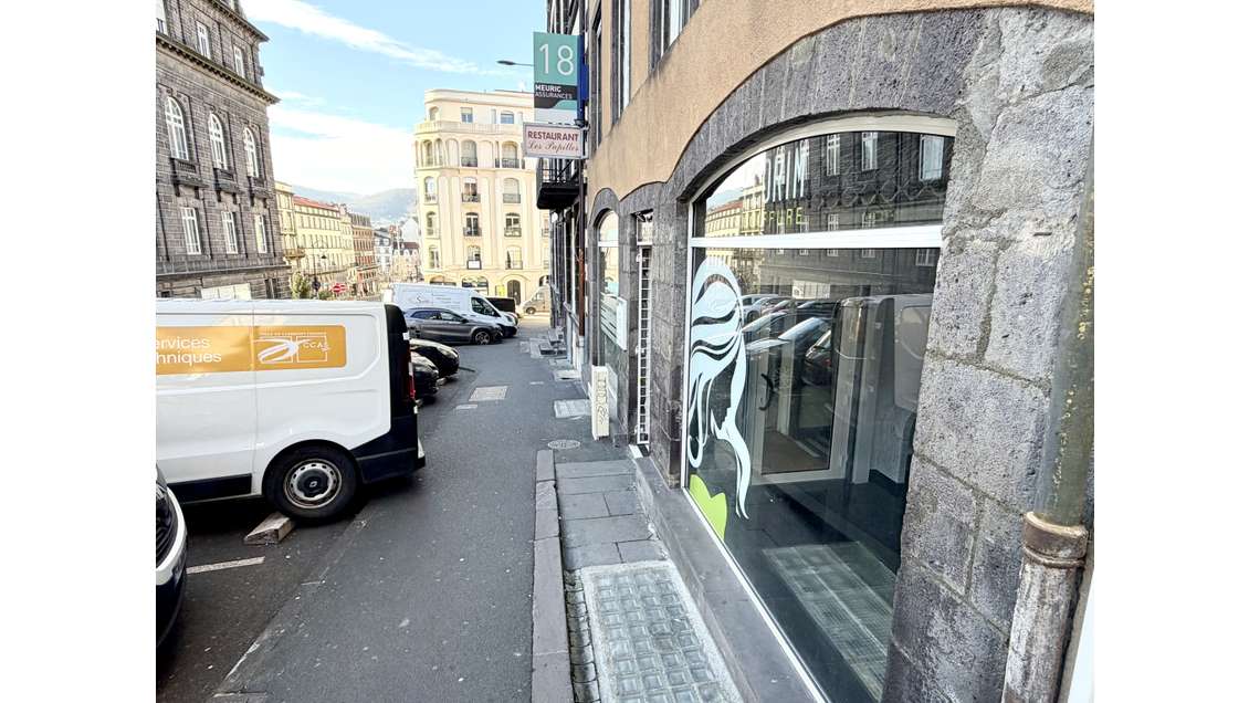 Local 156m² empl premium Place Sugny à Clermont