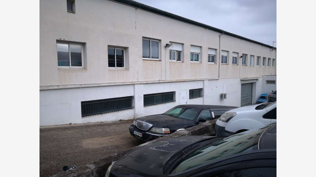 Vente local pour stockage 1100m² à Draguignan
