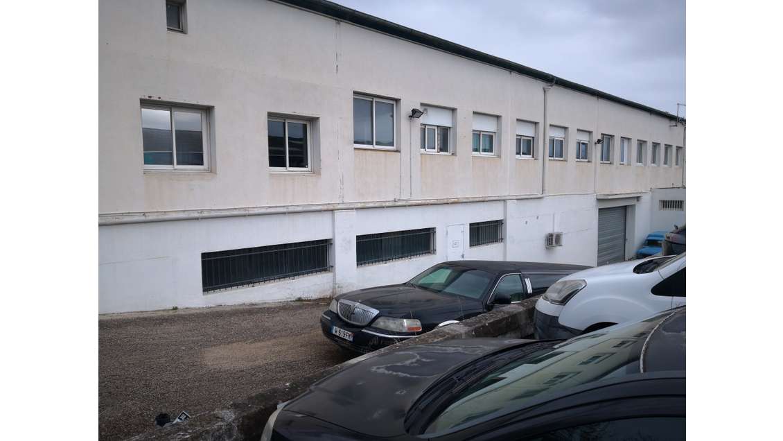 Vente local pour stockage 1100m² à Draguignan
