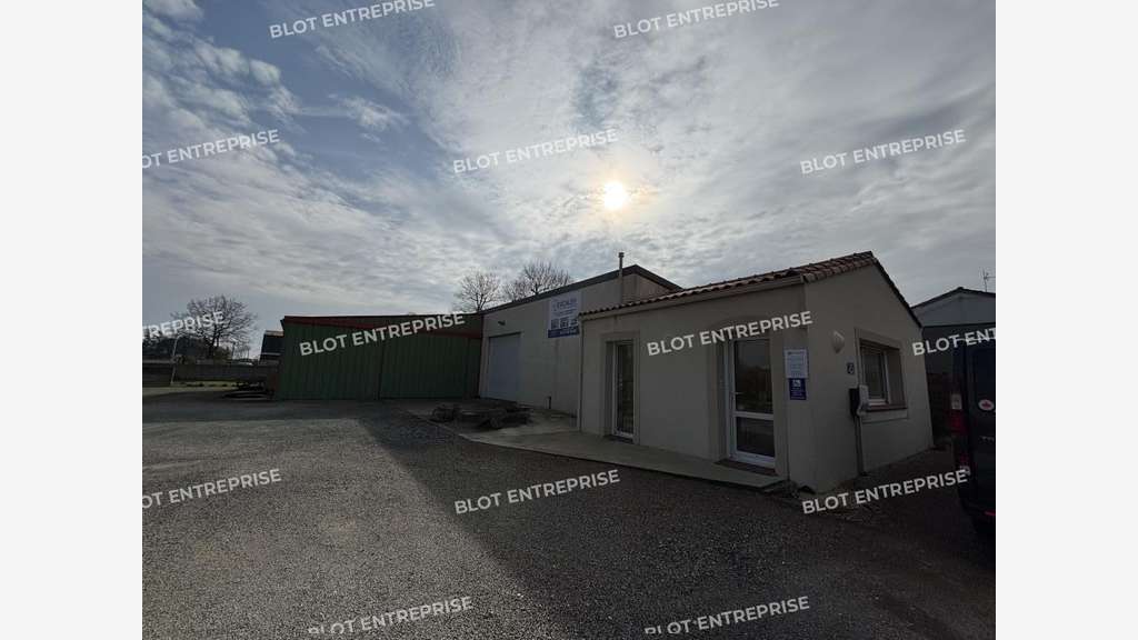 A vendre locaux d'activités bureaux 380m² à Vallet