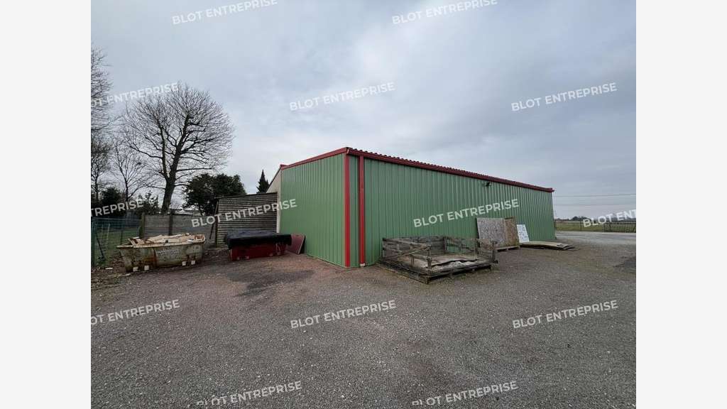 A vendre locaux d'activités bureaux 380m² à Vallet