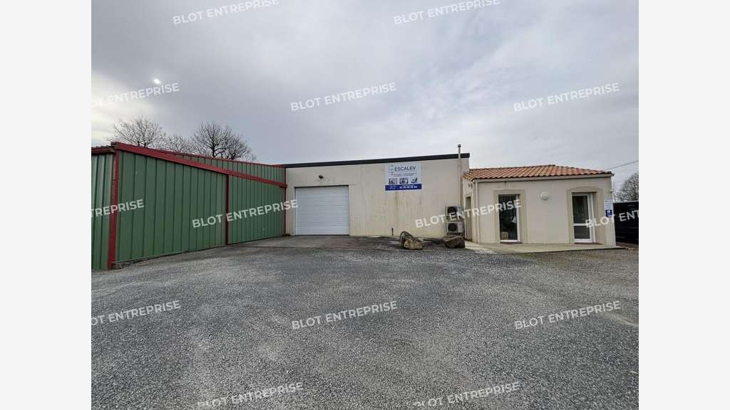 A vendre locaux d'activités bureaux 380m² à Vallet