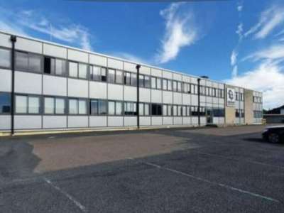 2 locaux d'activités 800m² à vendre à Chaumont Sud