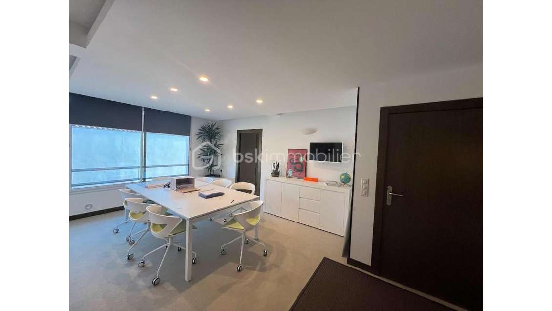 Vente local 88m² R+1 à Ascain