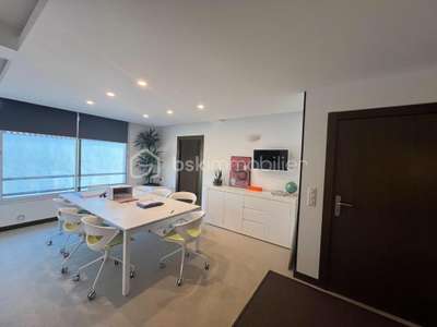 Vente local 88m² R+1 à Ascain