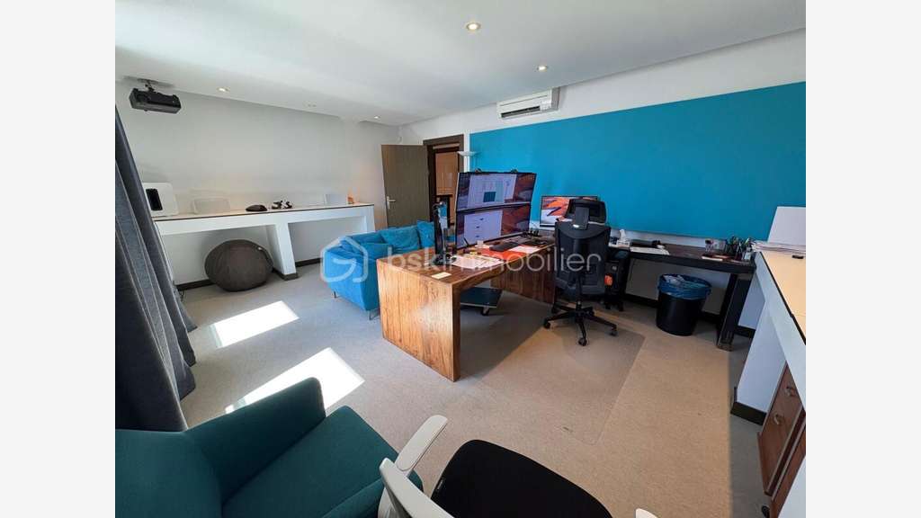 Vente local 88m² R+1 à Ascain