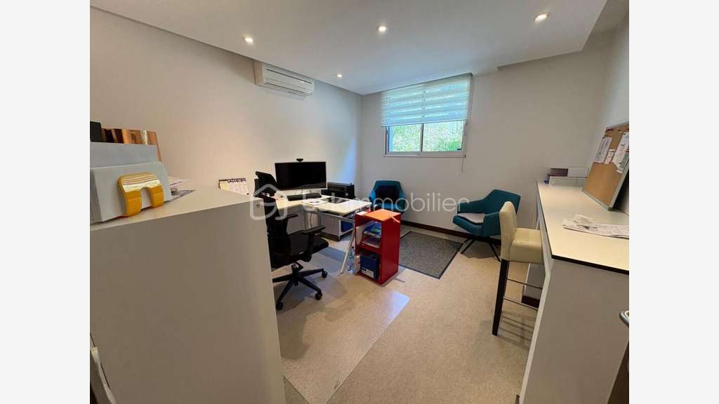 Vente local 88m² R+1 à Ascain