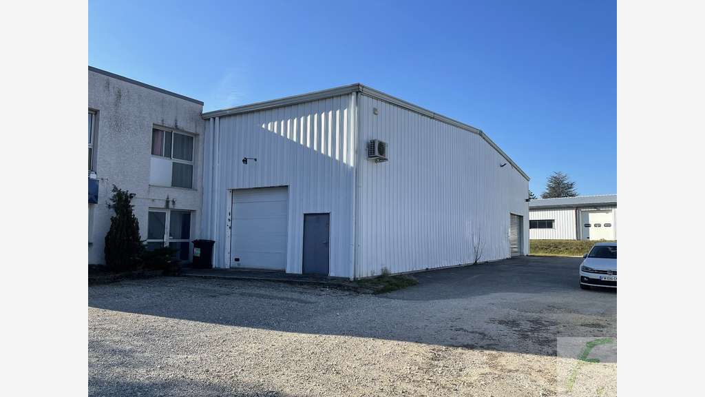 A vendre local d'activité et bureaux 1326m² Voiron