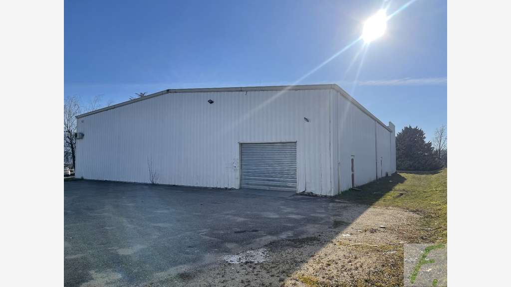 A vendre local d'activité et bureaux 1326m² Voiron