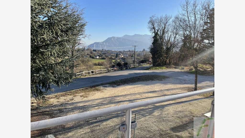 A vendre local d'activité et bureaux 1326m² Voiron