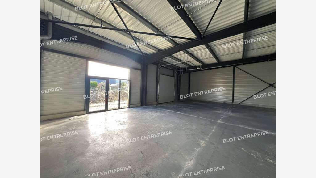 A vendre local d'activités neuf 243m² La Bouëxière