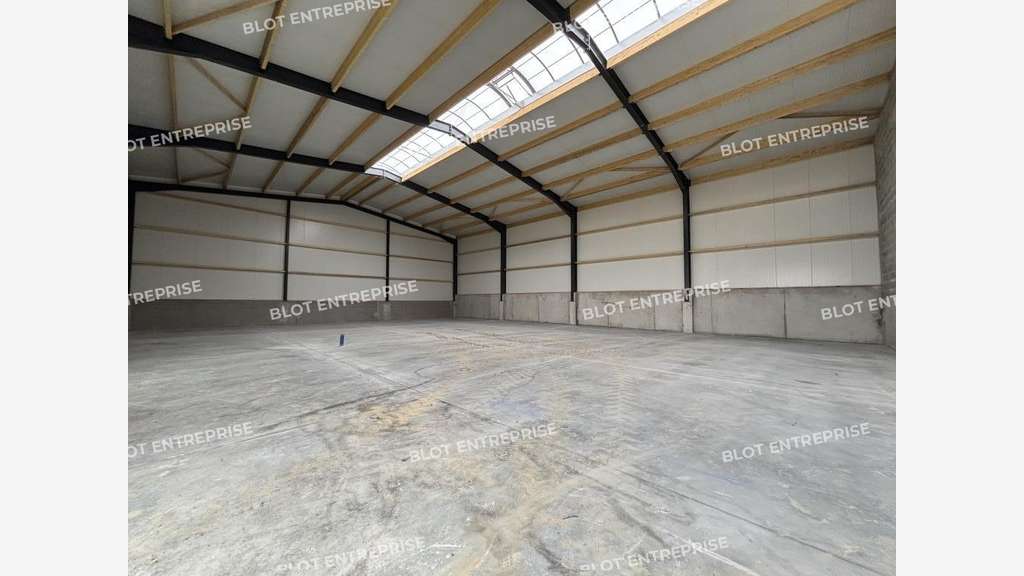 A vendre local d'activités 321m² au Loroux