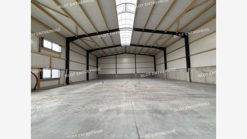 A vendre local d'activités 321m² au Loroux