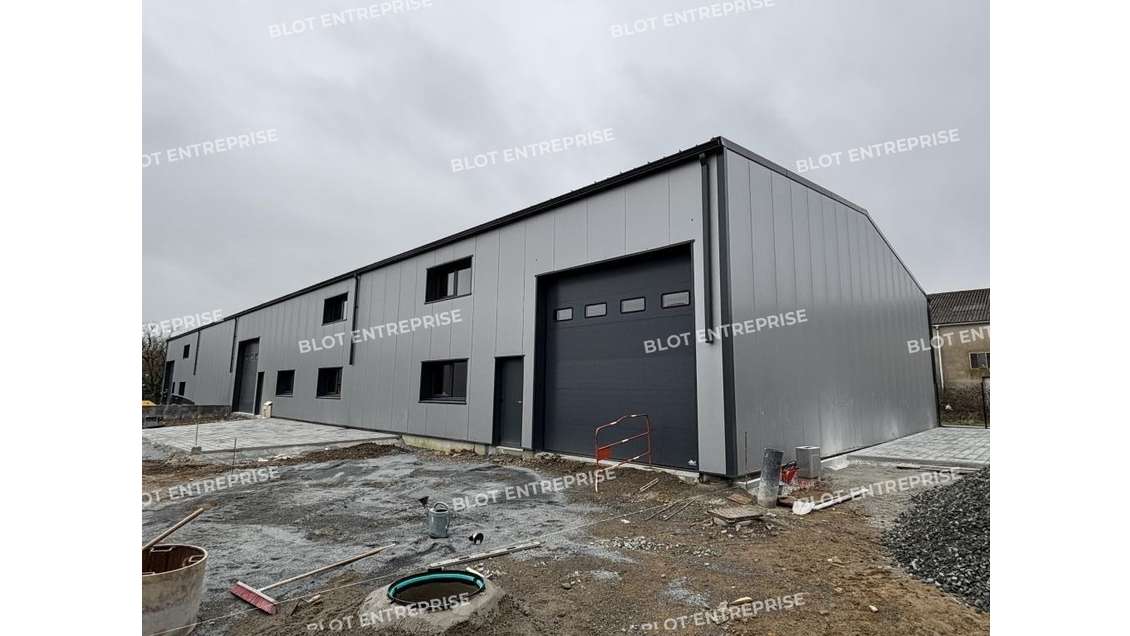 A vendre local d'activités 429m² au Loroux