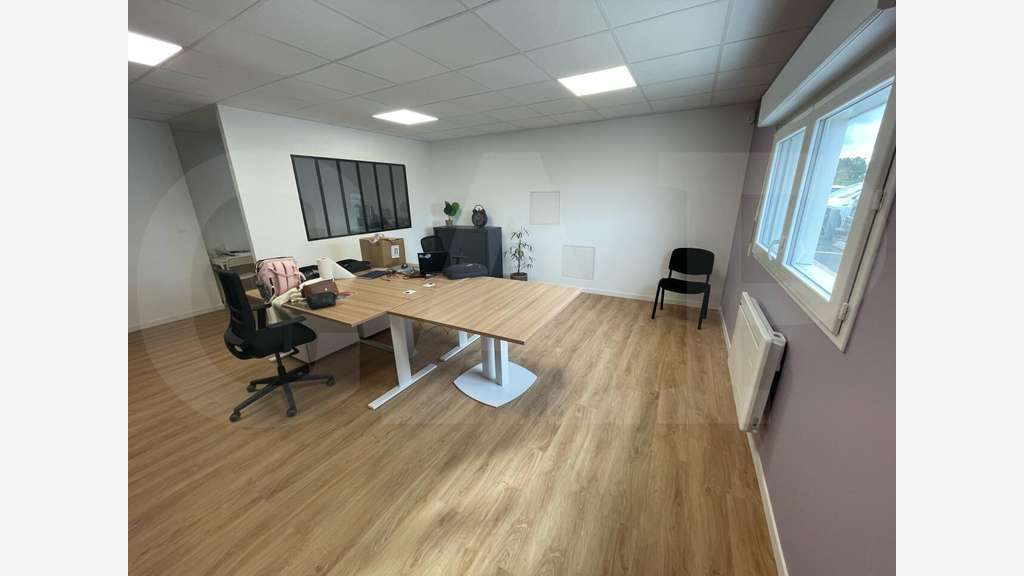 Local à vendre 300m² à Liffré A84