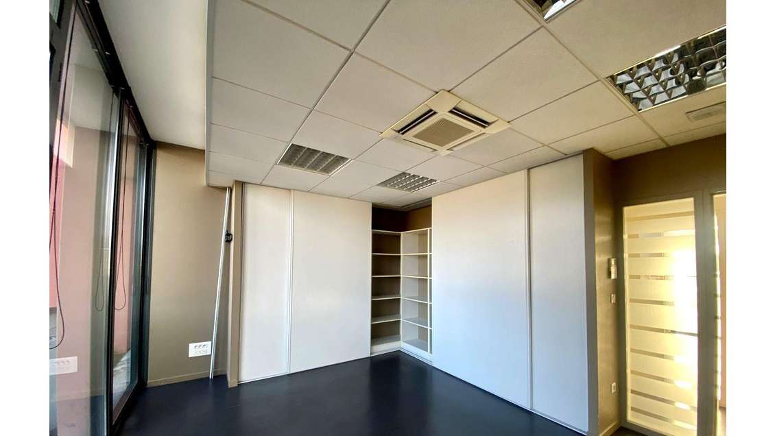 Vente local 200m² empl idéal  à Lons, rocade Sud