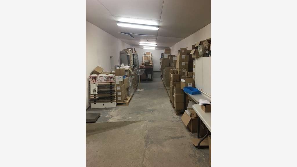 A vendre local d'activités de 470m² à Mormoiron