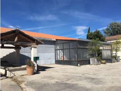 A vendre local d'activités de 470m² à Mormoiron