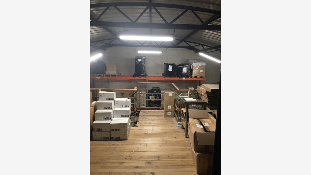 A vendre local d'activités de 470m² à Mormoiron
