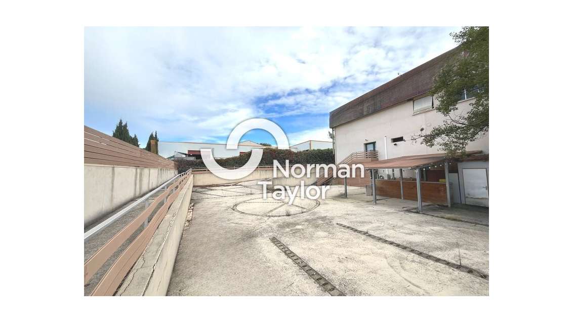Locaux 640m² à vendre à Montpellier Nord-Est