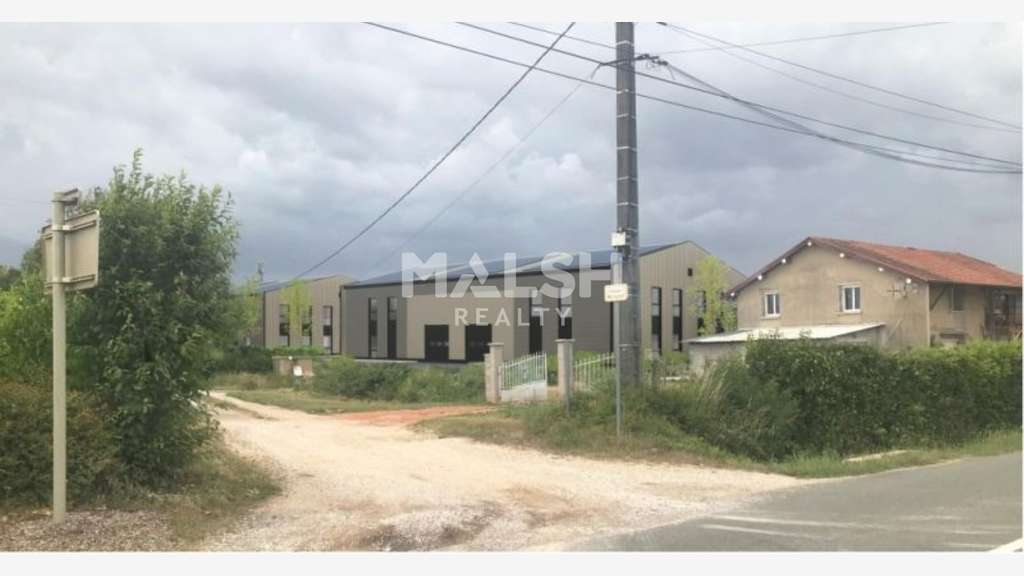 Vente local 2868m² à Saint-Nizier-Le-Désert
