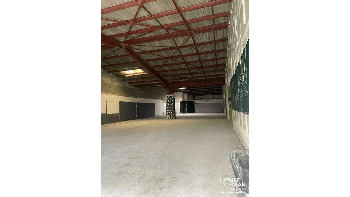Vente local 540m² axe de passage Angers St Serge