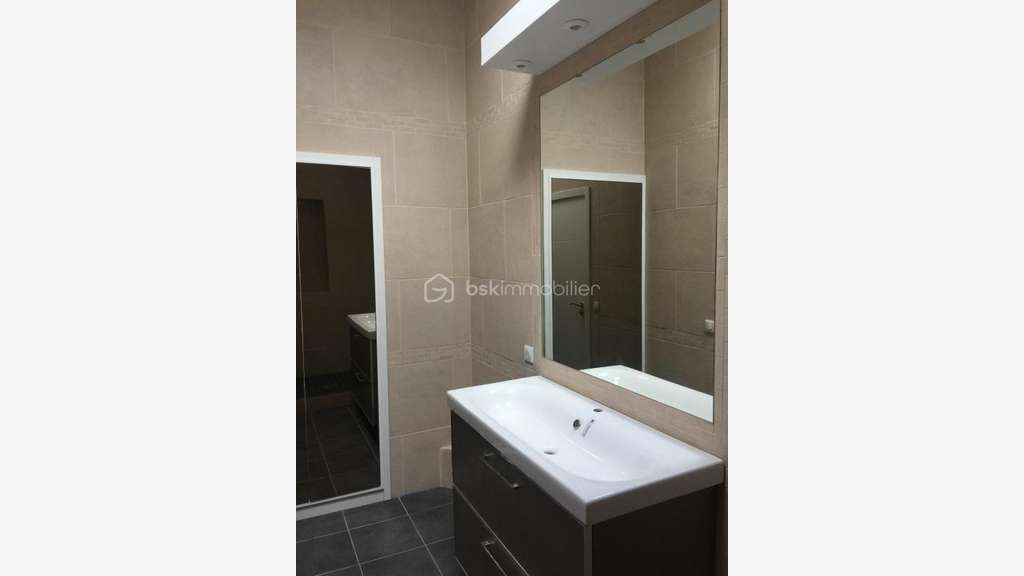 Vente grand local 150m² avec terrasse à Ascain