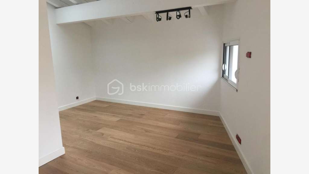 Vente grand local 150m² avec terrasse à Ascain