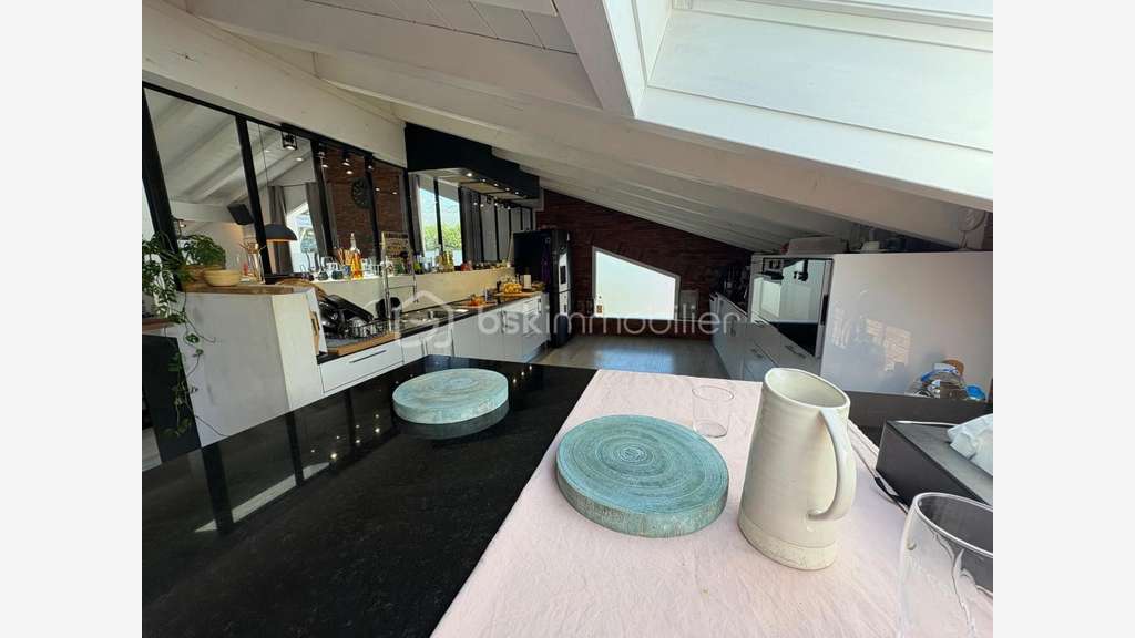 Vente grand local 150m² avec terrasse à Ascain