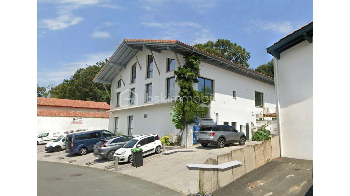 Vente grand local 150m² avec terrasse à Ascain