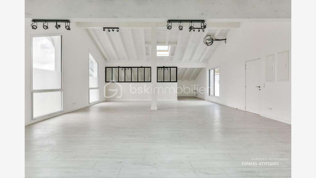 Vente grand local 150m² avec terrasse à Ascain